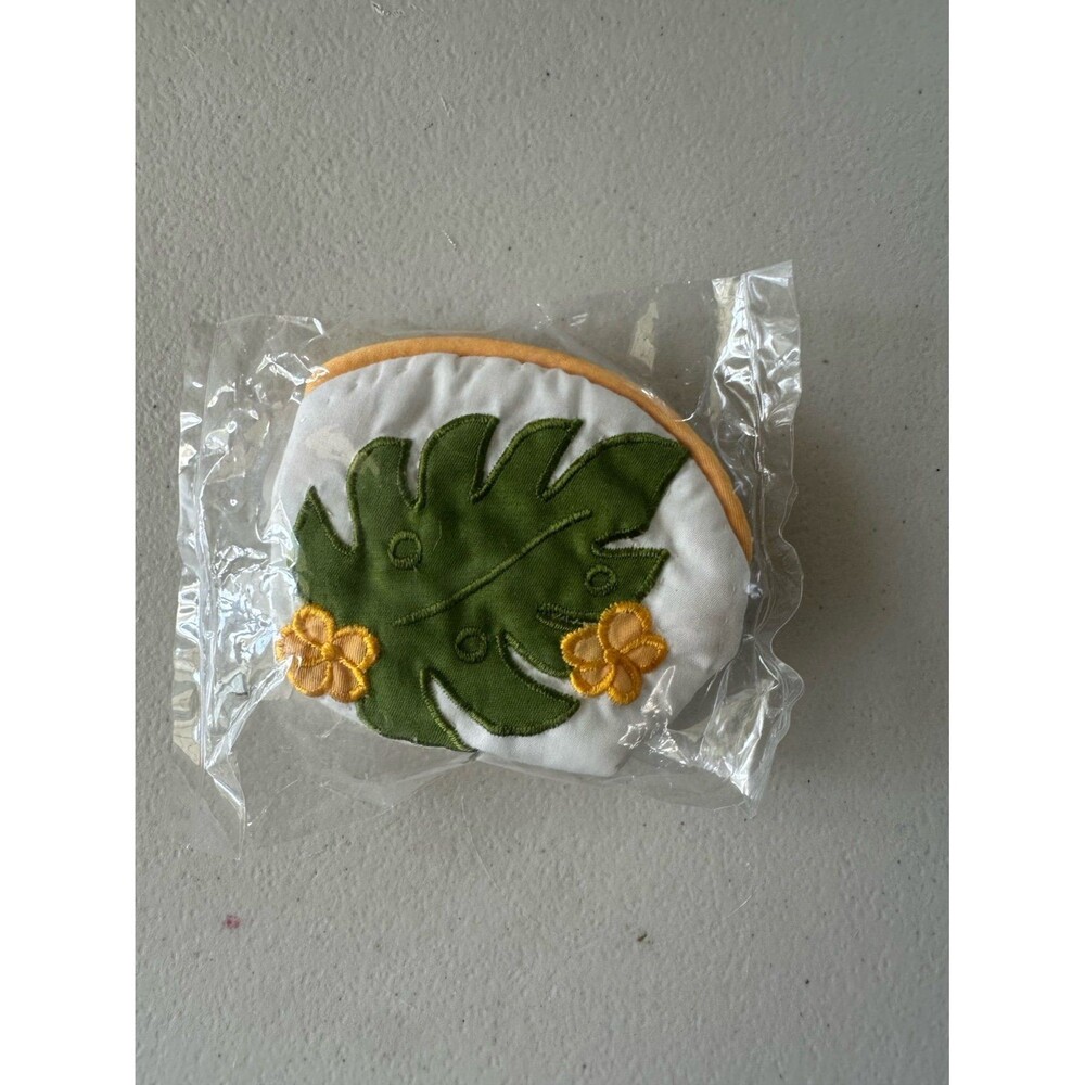 NWOT Hawaiian Stitching Quilted Monstera Flower Floral Mini Zipper Pouch
